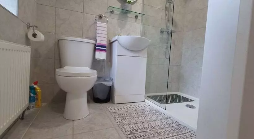 Frontview Cottage   Sleeps 6