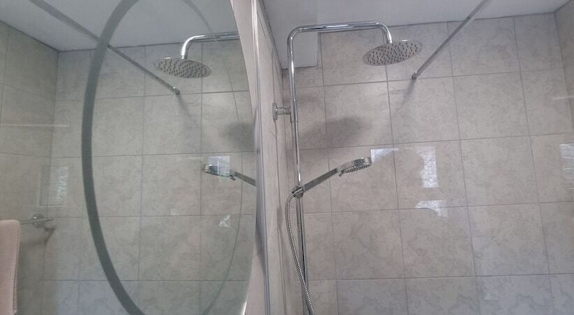 Frontview Cottage Sleeps 6