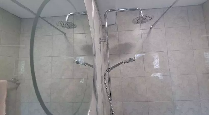 Frontview Cottage   Sleeps 6