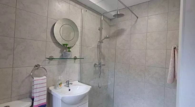 Frontview Cottage   Sleeps 6