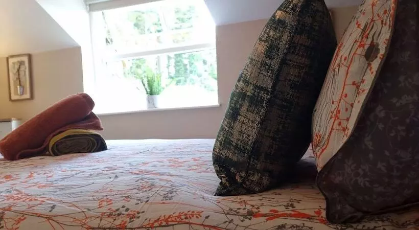 Frontview Cottage   Sleeps 6