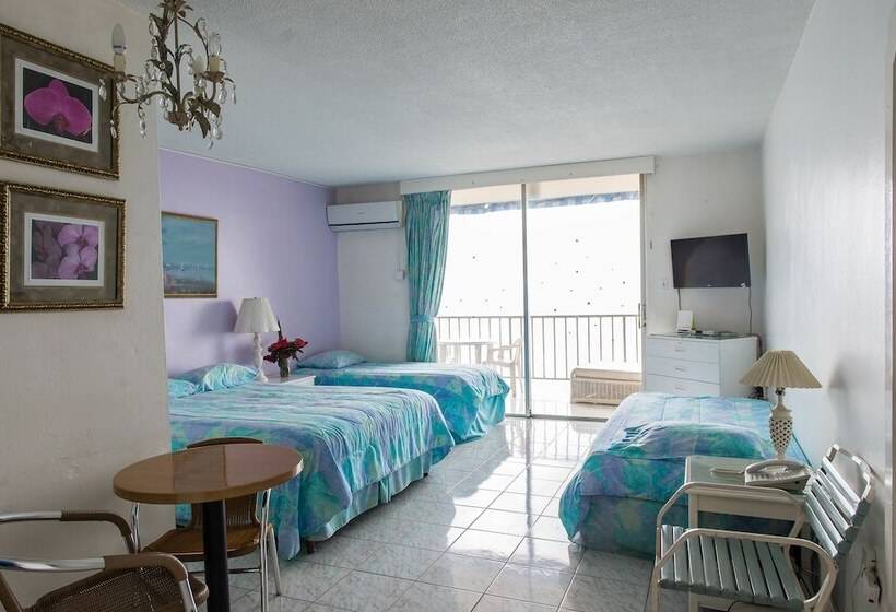 هتل Blue Lagoon Beach Studio At Montego Club Resort