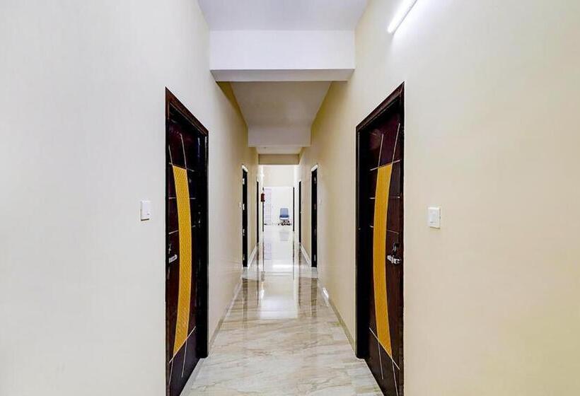 Hotelli Fabexpress Uv Residency 700m From Coimbatore International Airport