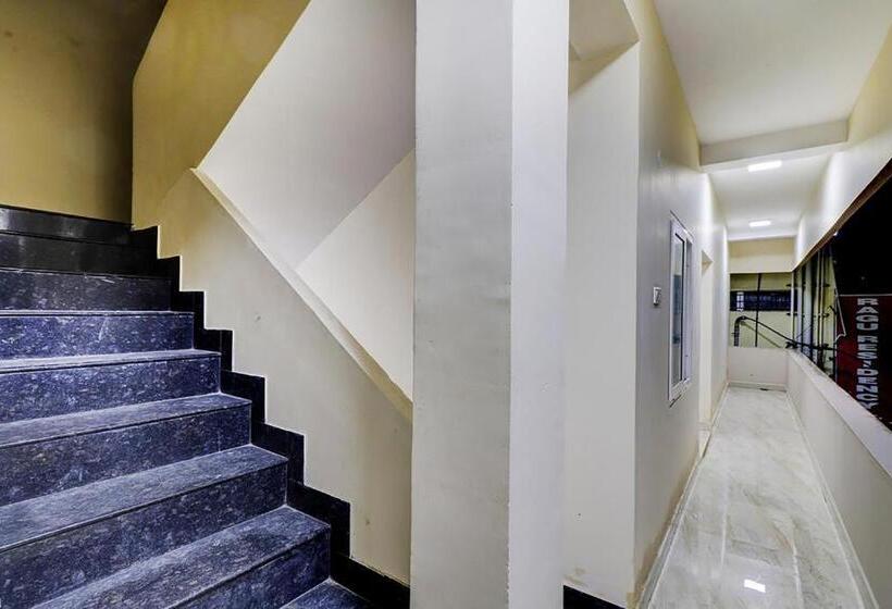 Hotelli Fabexpress Uv Residency 700m From Coimbatore International Airport