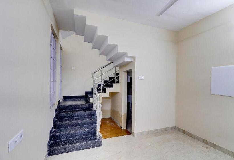 Hotelli Fabexpress Uv Residency 700m From Coimbatore International Airport