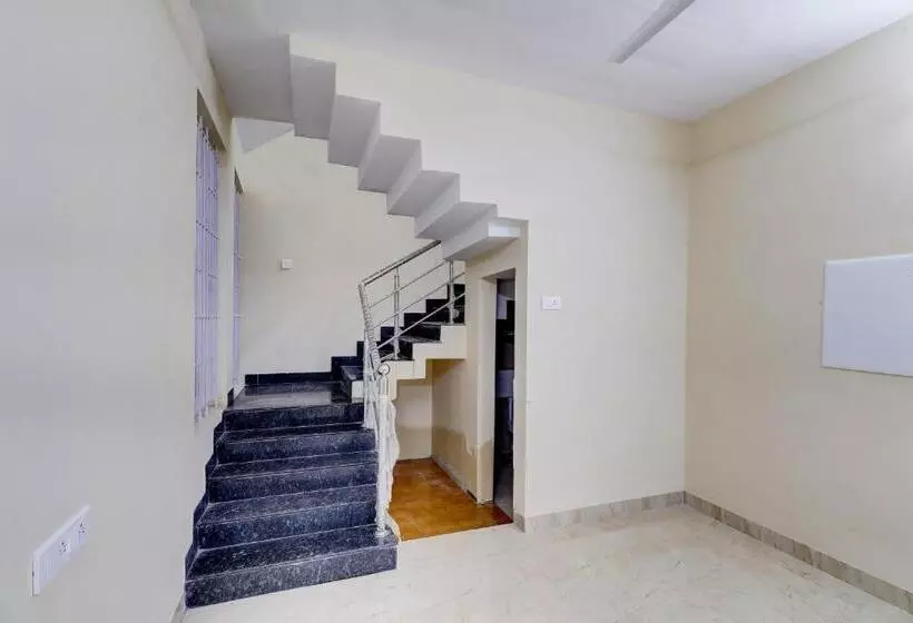 Hotelli Fabexpress Uv Residency   700m From Coimbatore International Airport