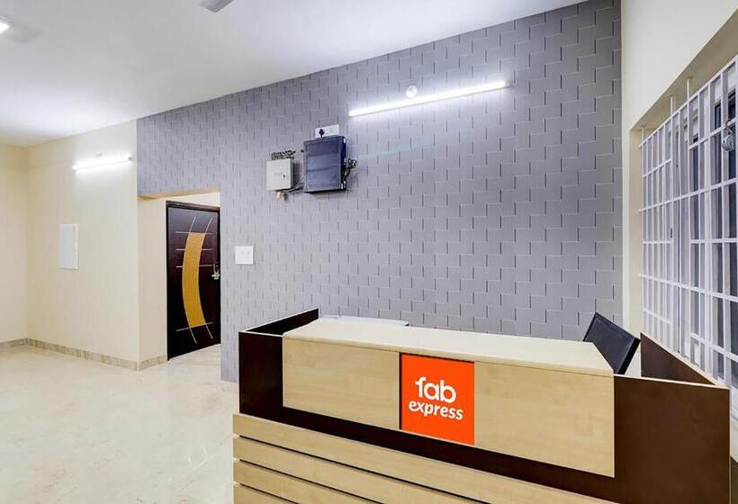 Hotelli Fabexpress Uv Residency 700m From Coimbatore International Airport