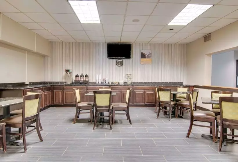 ホテル Studio 6 Suites Clarion, Pa