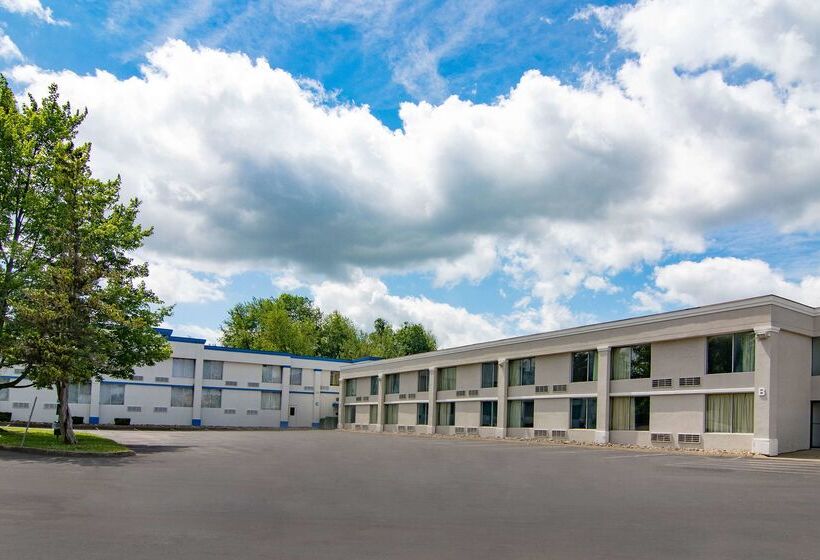 בית מלון כפרי Studio 6 Suites Clarion, Pa