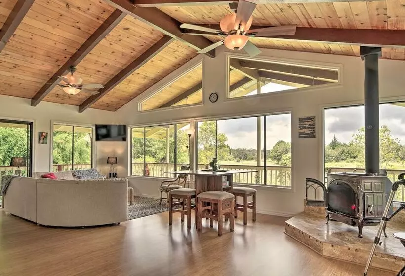 Peaceful Volcano Home Near National Park!