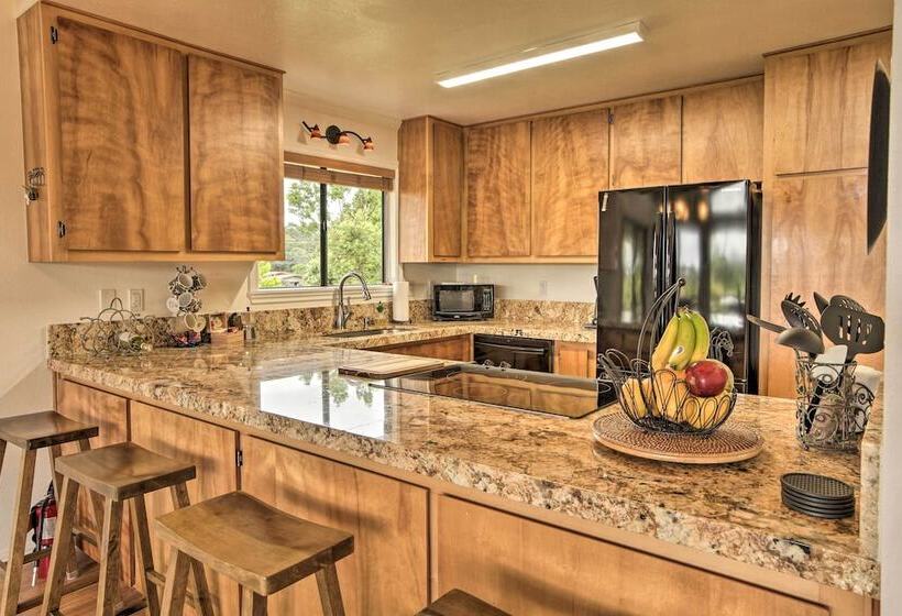 Peaceful Volcano Home Near National Park!