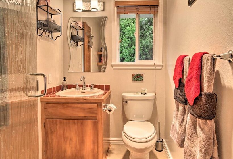 Peaceful Volcano Home Near National Park!