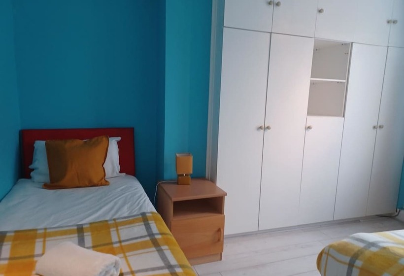 Пансион Crawley Green House   Huku Kwetu