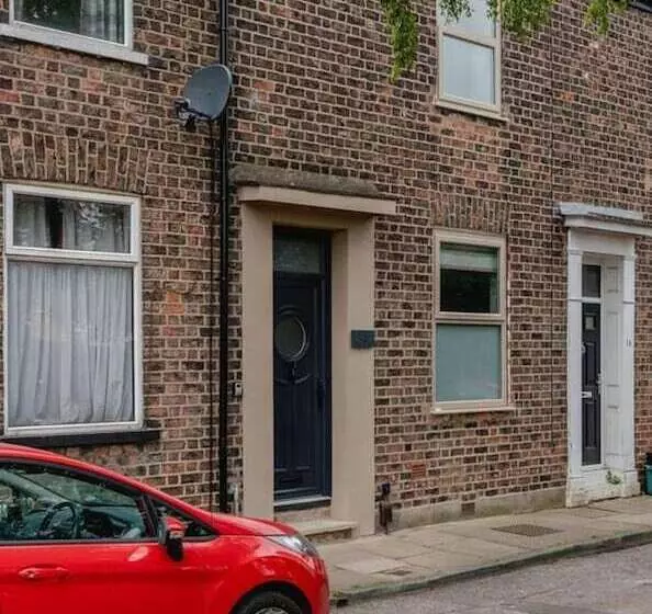 اقامتگاه Swan House 3 Bed Town House York   Up To 5 Guests