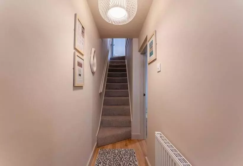 اقامتگاه Swan House 3 Bed Town House York   Up To 5 Guests