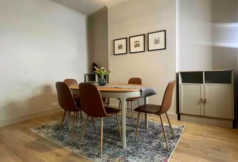 اقامتگاه Swan House 3 Bed Town House York   Up To 5 Guests