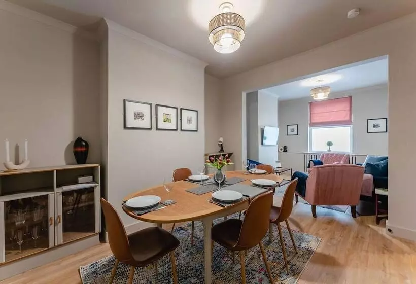 اقامتگاه Swan House 3 Bed Town House York   Up To 5 Guests