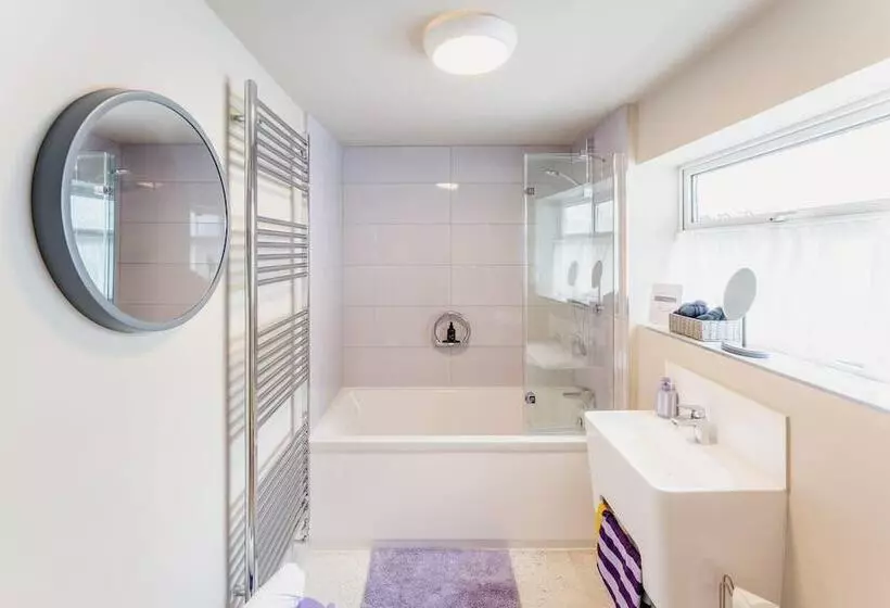 اقامتگاه Swan House 3 Bed Town House York   Up To 5 Guests