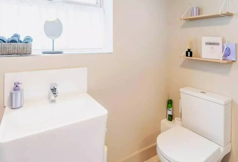 اقامتگاه Swan House 3 Bed Town House York   Up To 5 Guests