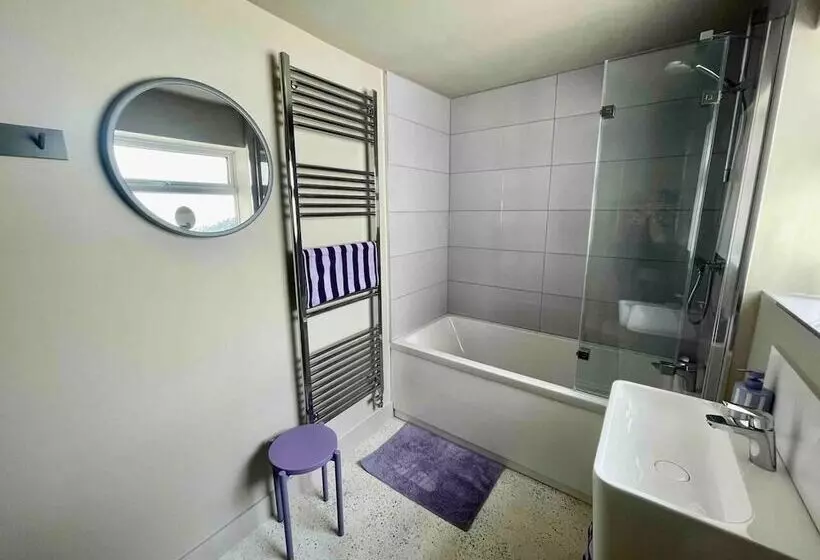 اقامتگاه Swan House 3 Bed Town House York   Up To 5 Guests