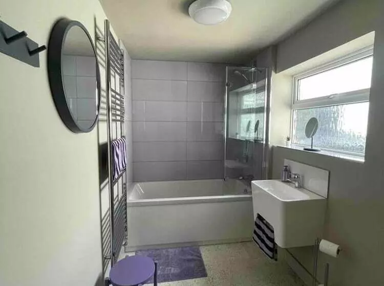 اقامتگاه Swan House 3 Bed Town House York   Up To 5 Guests