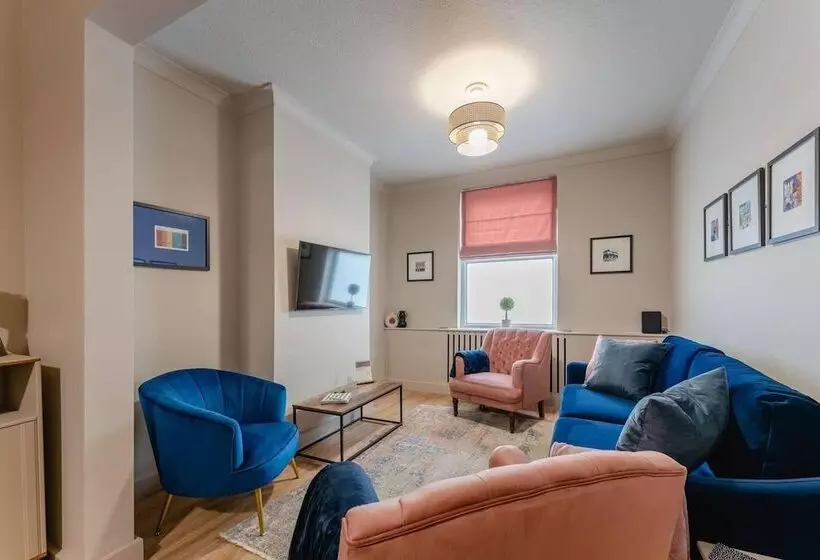 اقامتگاه Swan House 3 Bed Town House York   Up To 5 Guests