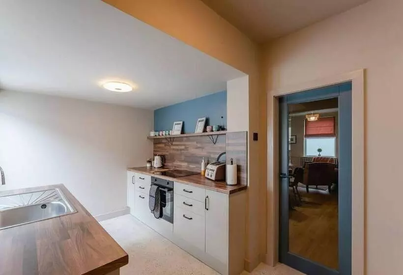 اقامتگاه Swan House 3 Bed Town House York   Up To 5 Guests