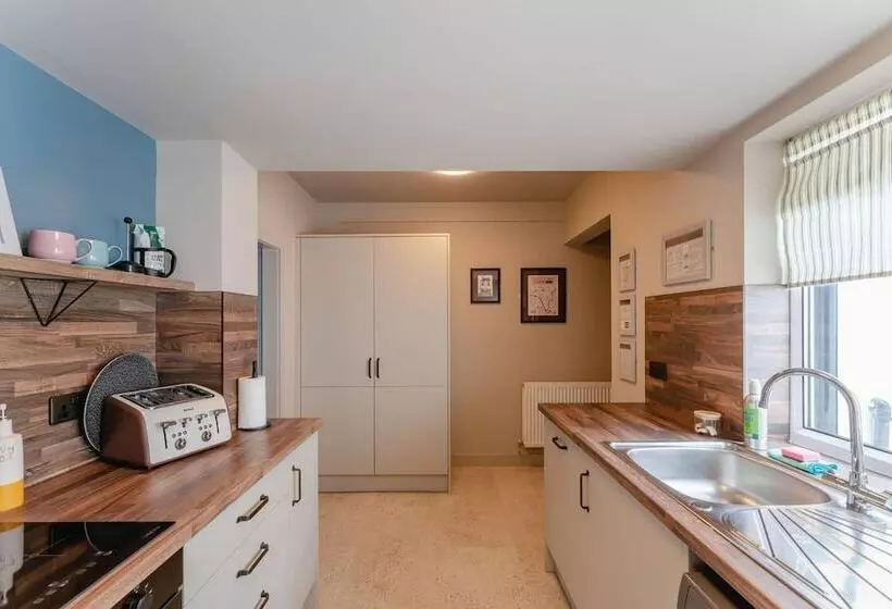 اقامتگاه Swan House 3 Bed Town House York   Up To 5 Guests