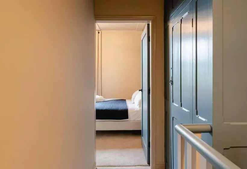 اقامتگاه Swan House 3 Bed Town House York   Up To 5 Guests