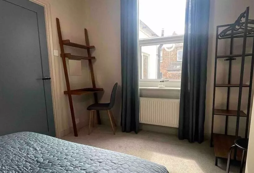 اقامتگاه Swan House 3 Bed Town House York   Up To 5 Guests