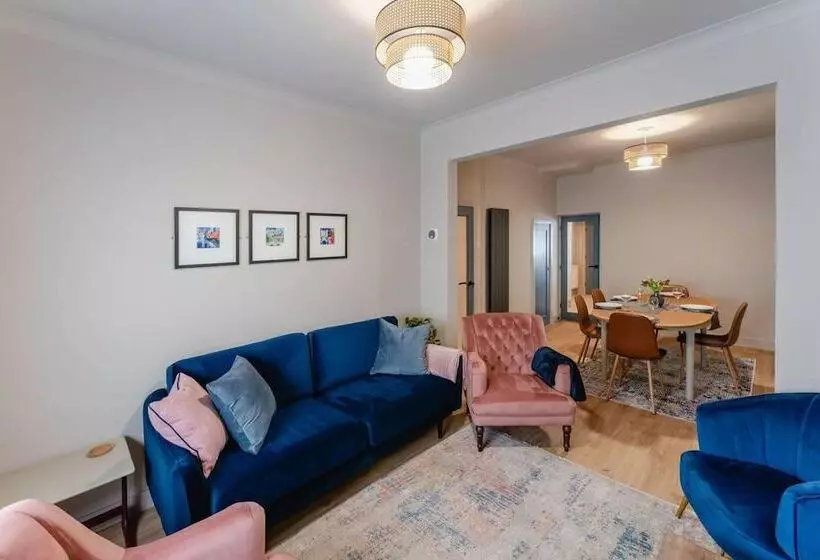 اقامتگاه Swan House 3 Bed Town House York   Up To 5 Guests