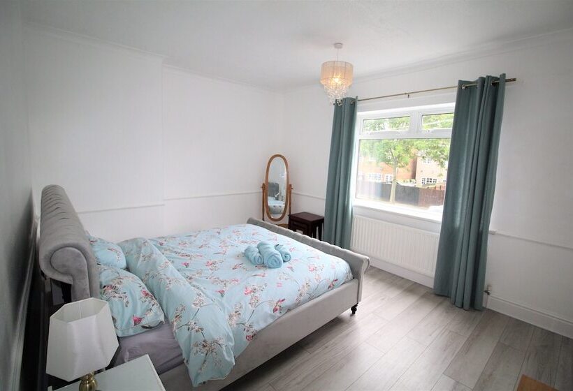 住所 Whitley Bay Sleeps 6 Refurbished Throughout