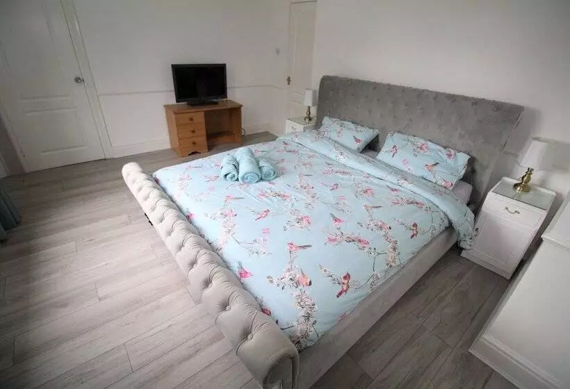 レジデンス Whitley Bay   Sleeps 6   Refurbished Throughout