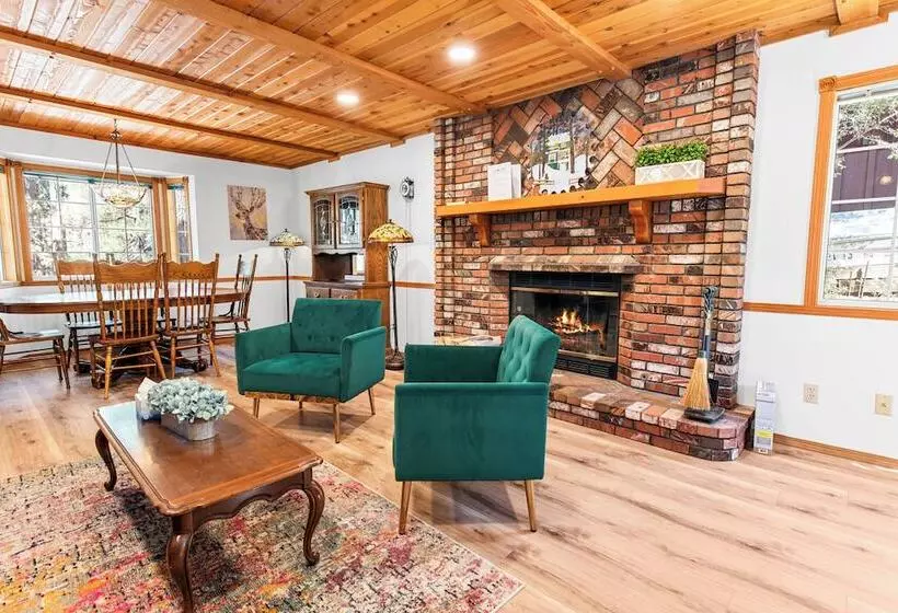 Sugarpaw Cottage