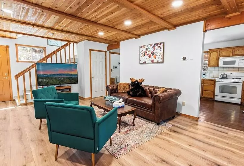 Sugarpaw Cottage