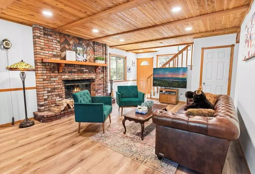 Sugarpaw Cottage