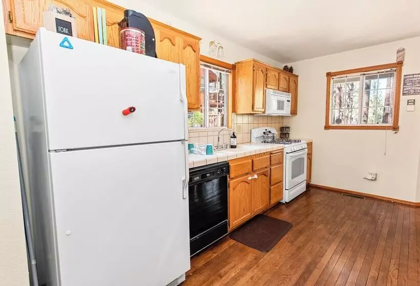 Sugarpaw Cottage