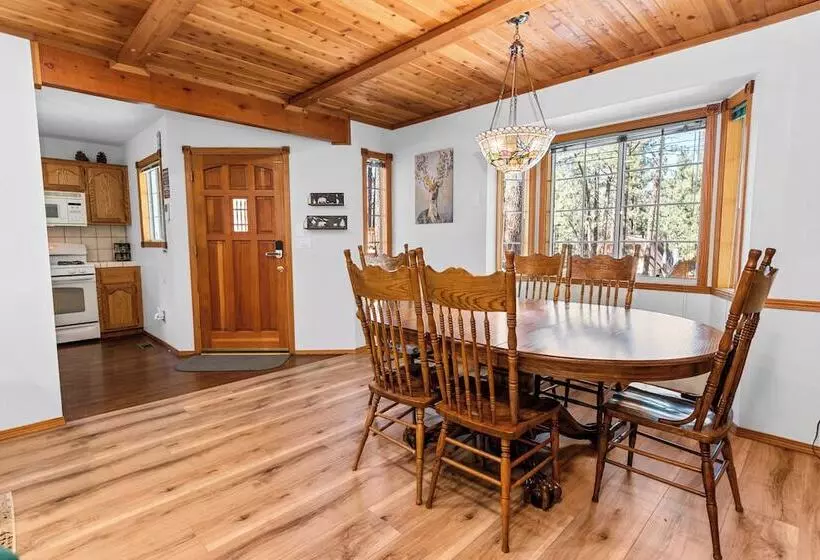 Sugarpaw Cottage