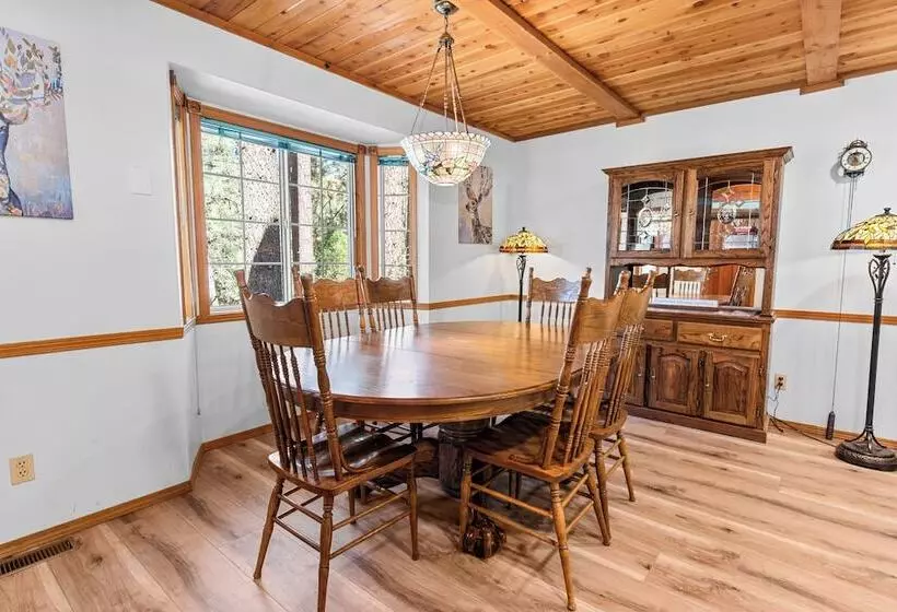 Sugarpaw Cottage