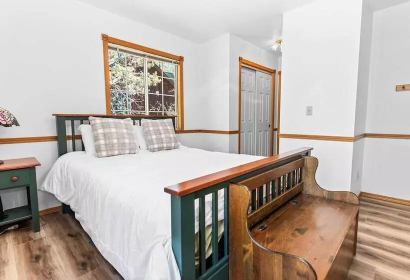 Sugarpaw Cottage