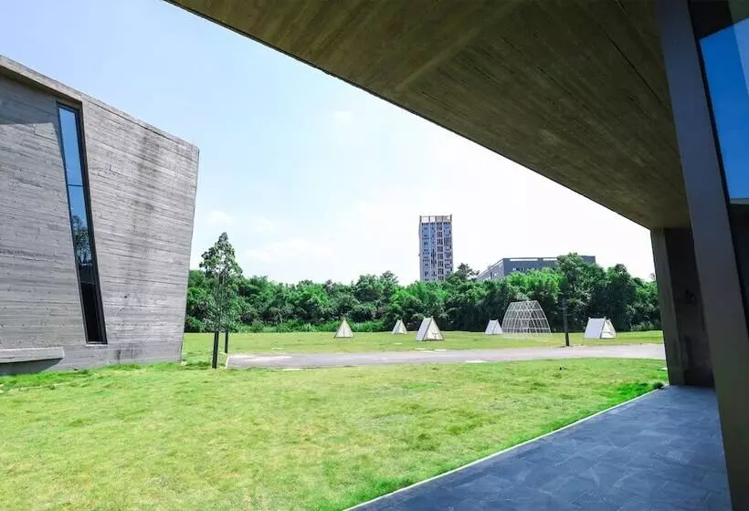 Hotelli Blossom Garden Resort