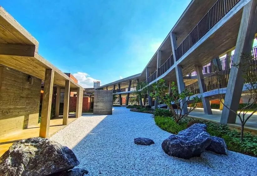 Hotelli Blossom Garden Resort