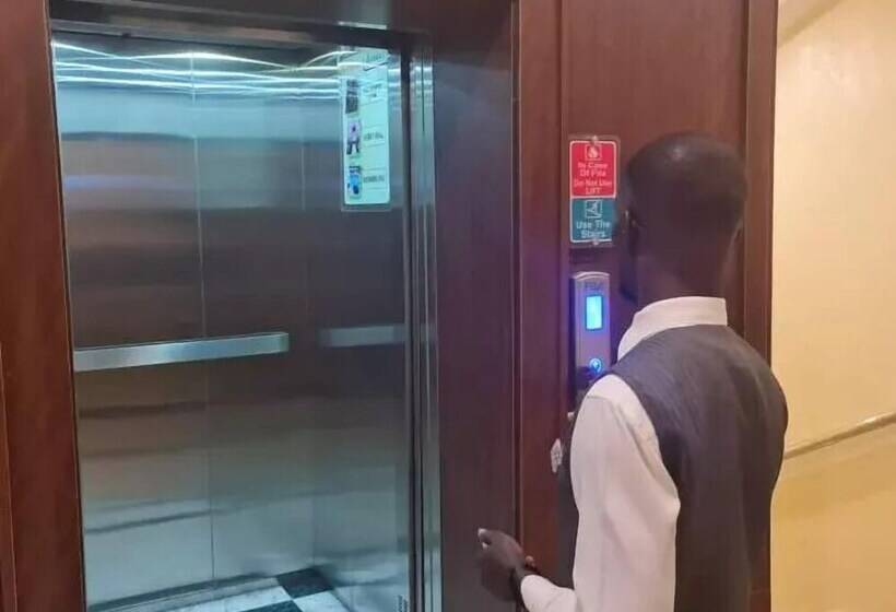 هتل Debbie S Suites And Apartments