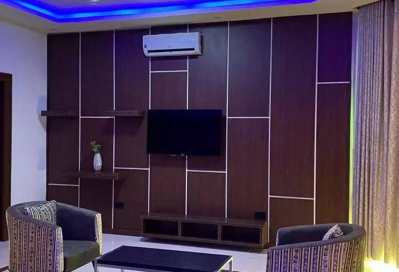 هتل Debbie S Suites And Apartments