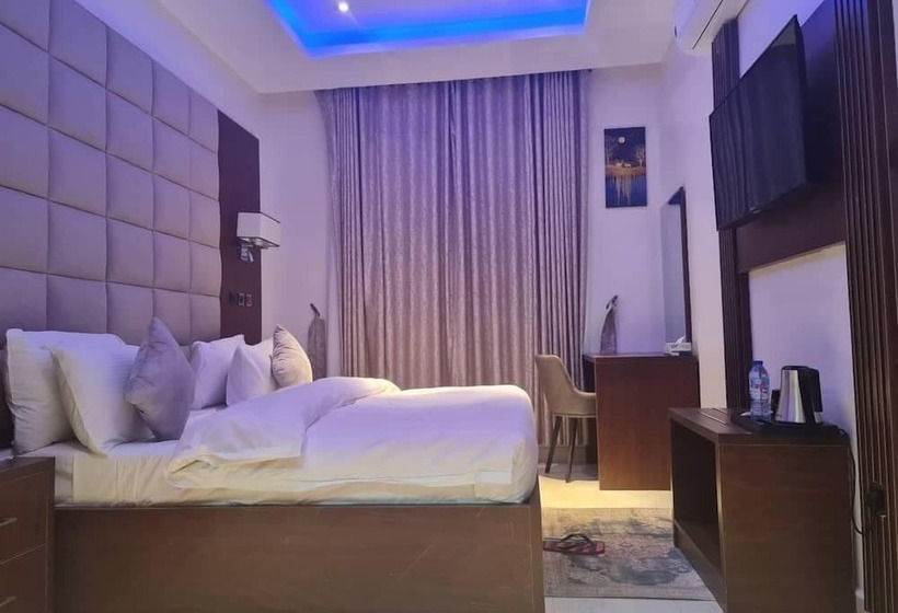 هتل Debbie S Suites And Apartments