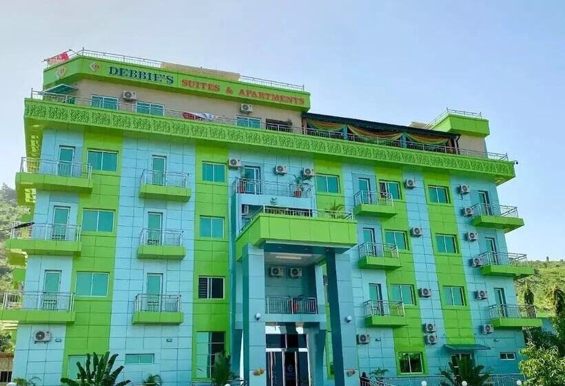 هتل Debbie S Suites And Apartments