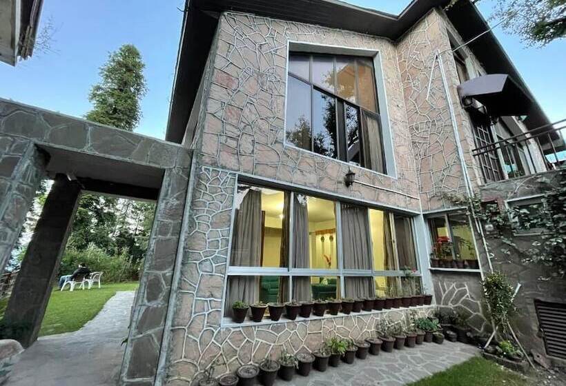 هتل Montaña Villa Murree