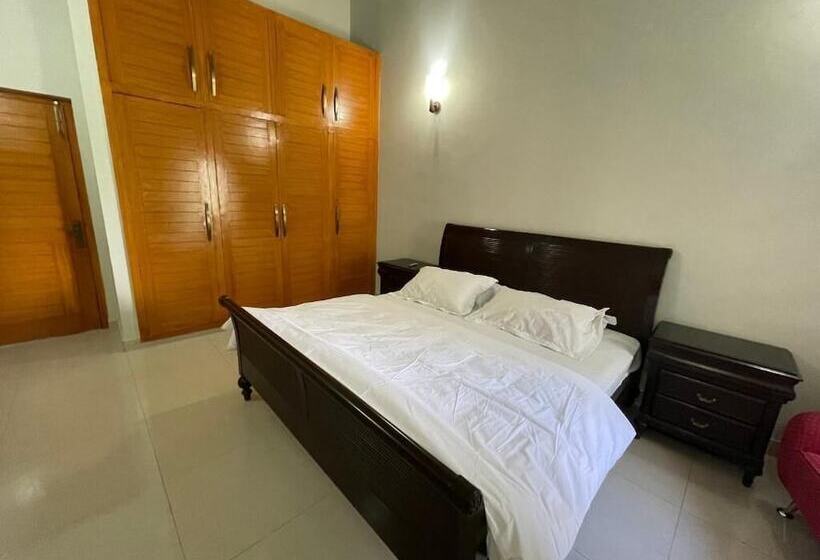 هتل Montaña Villa Murree