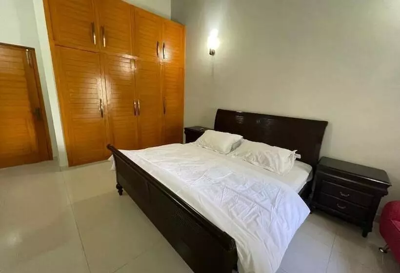 هتل Montaña Villa Murree