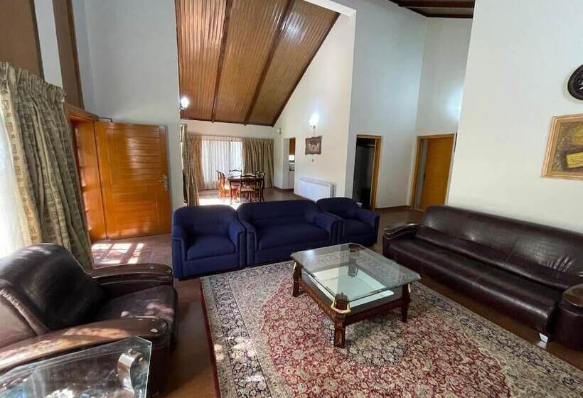 هتل Montaña Villa Murree